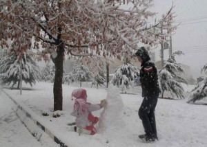 FUN STUFF — This mother helped her daughter build a snowman in Yasuj, the capital of Kohgiluyeh va Boyer Ahmad province in southwestern Iran.