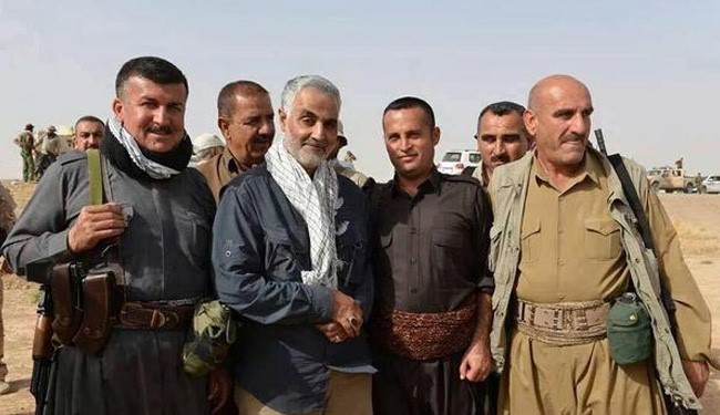 CHEERFUL — Qods Force Commander Qasem Soleimani (center) shakes hands with troops of the Iraqi Peshmerga he helped in a recent battle against the Islamic State in Iraq. 