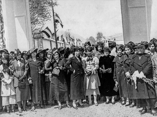 OLDEN TIMES — This is a gathering of Tehran women in the mid-1930s after Reza Shah ordered the chador consigned to the trash heap.