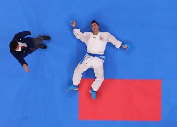 IRANIAN VS IRANIAN — Kimia Alizadeh (left) faces off against fellow Iranian Nahid Kiyani Chandeh in taekwondo.