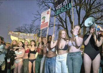 New Dress Code Protest: Strip!