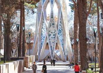 Cleric Calls For Khayyam Tomb To Be Demolished