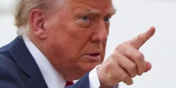 Trump Kicks Trio Off Iran Issues For Being Too Pro-Israel