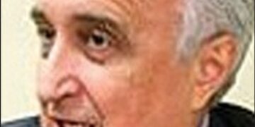 Economist Says Biggest Problem For Iranian Economy is State Controls